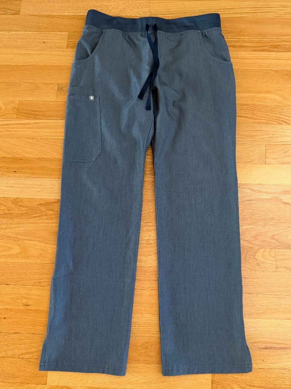 Kade Straight-Leg Scrub Pants in Heather Denim Size Small